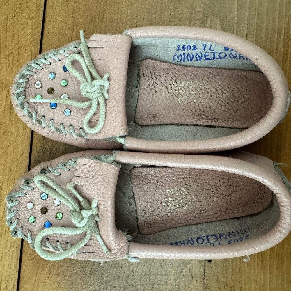 Minnetonka Girls Leather Moccasins Stud Detail Size 11